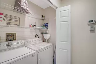 7341 Golf Pointe Cir, Sarasota, FL 34243 - Photo 29