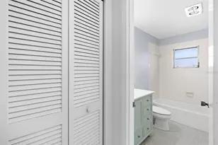 7082 W Country Club Dr N, Sarasota, FL 34243 - Photo 37