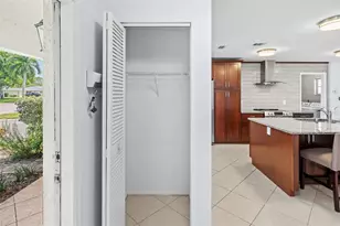 7082 W Country Club Dr N, Sarasota, FL 34243 - Photo 13