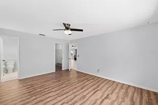 7082 W Country Club Dr N, Sarasota, FL 34243 - Photo 41