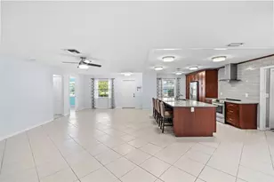 7082 W Country Club Dr N, Sarasota, FL 34243 - Photo 17