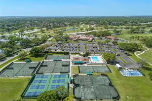 7082 W Country Club Dr N, Sarasota, FL 34243 - Photo 45