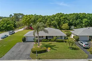 7082 W Country Club Dr N, Sarasota, FL 34243 - Photo 5