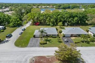 7082 W Country Club Dr N, Sarasota, FL 34243 - Photo 7