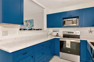 2306 41st St E, Bradenton, FL 34208 - Photo 9