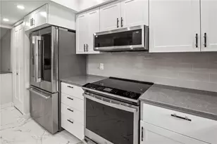 6135 Heritage Ln, Bradenton, FL 34209 - Photo 5