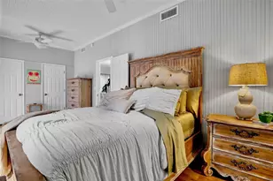 428 Siesta Dr, Sarasota, FL 34242 - Photo 21