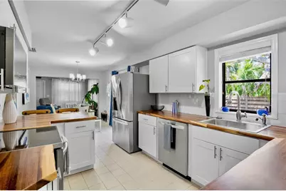 428 Siesta Drive, Sarasota, FL 34242 - Photo 17