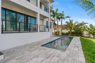 569 Bayview Dr, Longboat Key, FL 34228 - Photo 11