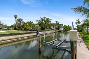 569 Bayview Dr, Longboat Key, FL 34228 - Photo 15