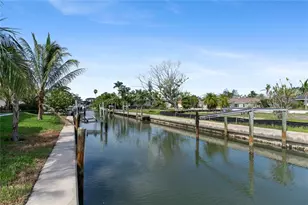 569 Bayview Dr, Longboat Key, FL 34228 - Photo 13