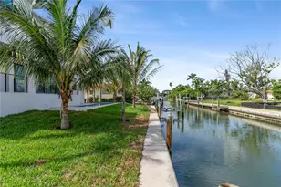 569 Bayview Dr, Longboat Key, FL 34228 - Photo 13