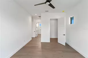 569 Bayview Dr, Longboat Key, FL 34228 - Photo 23