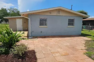 2704 12th St W, Palmetto, FL 34221 - Photo 15