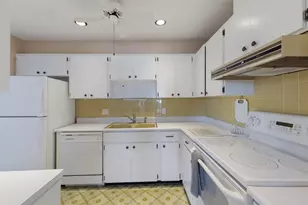 6300 Flotilla Dr, Holmes Beach, FL 34217 - Photo 9