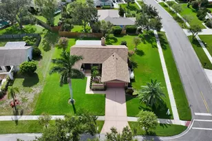 6675 Easton Dr, Sarasota, FL 34238 - Photo 3