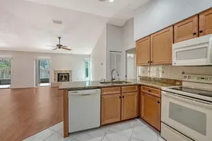 6675 Easton Dr, Sarasota, FL 34238 - Photo 17