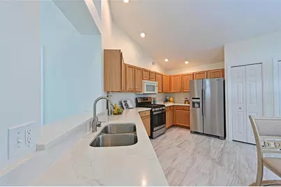 6442 Barberry Court, Lakewood Ranch, FL 34202 - Photo 13