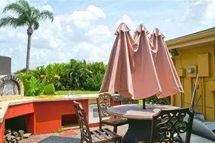 1820 El Rancho Dr, Sun City Center, FL 33573 - Photo 9