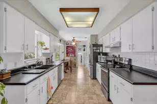 331 Burke Rd, Venice, FL 34293 - Photo 9