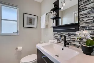 2852 Captiva Dr, Sarasota, FL 34231 - Photo 19