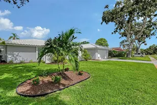 2852 Captiva Dr, Sarasota, FL 34231 - Photo 33