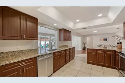 2852 Captiva Drive, Sarasota, FL 34231 - Photo 9