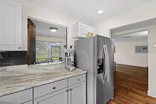 375 Bobby Jones Rd, Sarasota, FL 34232 - Photo 15