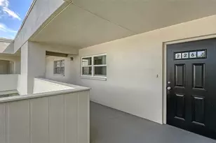 7251 W Country Club Dr N, Sarasota, FL 34243 - Photo 7