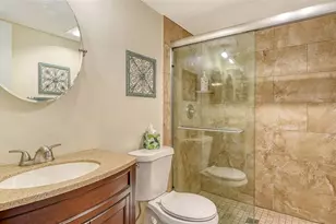 7251 W Country Club Dr N, Sarasota, FL 34243 - Photo 33