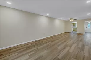3500 Lake Bayshore Dr, Bradenton, FL 34205 - Photo 19
