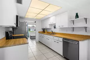 7460 Mariana Dr, Sarasota, FL 34231 - Photo 11