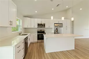 100 Abbott Ct, Rotonda West, FL 33947 - Photo 11