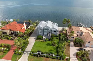 709 Key Royale Dr, Holmes Beach, FL 34217 - Photo 13