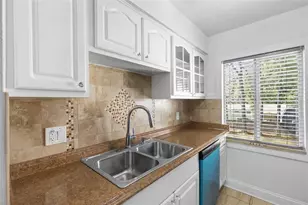 7523 Pitch Pine Cir, Tampa, FL 33617 - Photo 13