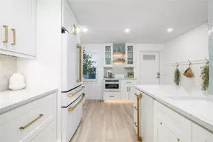 19 Whispering Sands Dr, Sarasota, FL 34242 - Photo 13