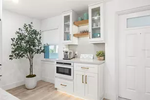 19 Whispering Sands Dr, Sarasota, FL 34242 - Photo 11