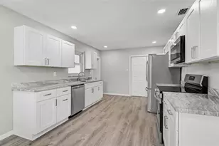 102 20th St NE, Bradenton, FL 34208 - Photo 17