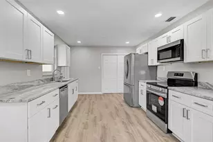 102 20th St NE, Bradenton, FL 34208 - Photo 13