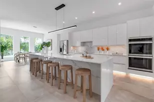 2532 Fruit Tree Dr, Sarasota, FL 34239 - Photo 13