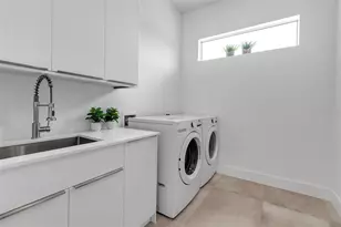 2532 Fruit Tree Dr, Sarasota, FL 34239 - Photo 15