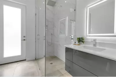 2532 Fruit Tree Drive, Sarasota, FL 34239 - Photo 27