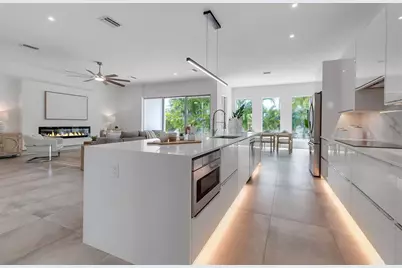 2532 Fruit Tree Drive, Sarasota, FL 34239 - Photo 11