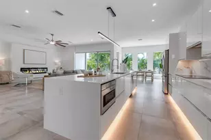 2532 Fruit Tree Dr, Sarasota, FL 34239 - Photo 11