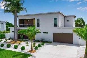 2532 Fruit Tree Dr, Sarasota, FL 34239 - Photo 3