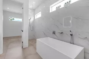 2532 Fruit Tree Dr, Sarasota, FL 34239 - Photo 23