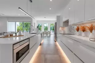 2532 Fruit Tree Dr, Sarasota, FL 34239 - Photo 11