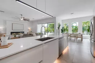 2532 Fruit Tree Dr, Sarasota, FL 34239 - Photo 13