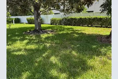 5531 Riverbluff Circle #V9, Sarasota, FL 34231 - Photo 17