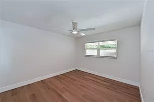 412 Bailey Rd, Sarasota, FL 34237 - Photo 15